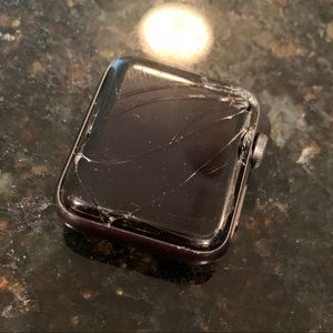 Apple Watch Series 3 42MM - Screen cracked